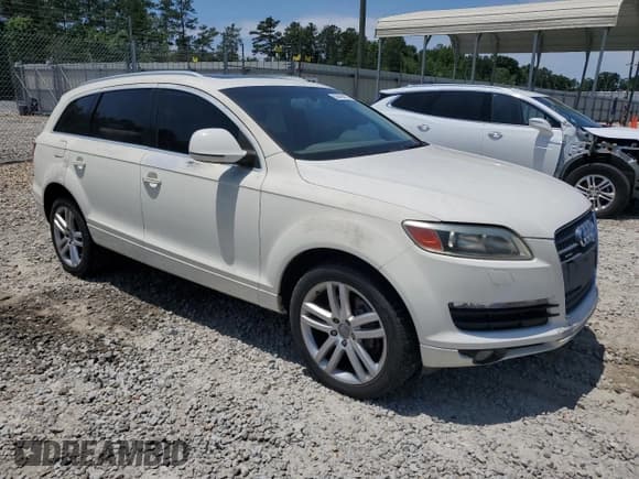 ✅ 2007 Audi Q7 Premium • VIN: WA1BV74L87D027015 • Lot: 58468475. Wystawiony na Copart z przebiegiem 70 493 mil. Bezpłatny archiwum sprzedaży aukcyjnych z USA i szczegółowy raport historii pojazdu na DreamBid. Zdjęcie 4.
