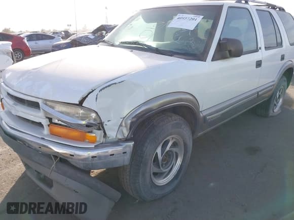 ✅ 2000 Chevrolet Blazer LT • VIN: 1GNDT13W6Y2383741 • Lot: 40957201. Wystawiony na IAAI z przebiegiem 215 604 mil. Bezpłatny archiwum sprzedaży aukcyjnych z USA i szczegółowy raport historii pojazdu na DreamBid. Zdjęcie 6.