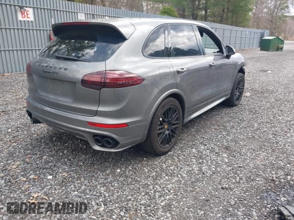 ✅ 2018 Porsche Cayenne GTS • VIN: WP1AD2A20JLA80032 • Lot: 42024925. Wystawiony na IAAI z przebiegiem 189 483 mil. Bezpłatny archiwum sprzedaży aukcyjnych z USA i szczegółowy raport historii pojazdu na DreamBid. Zdjęcie 4.