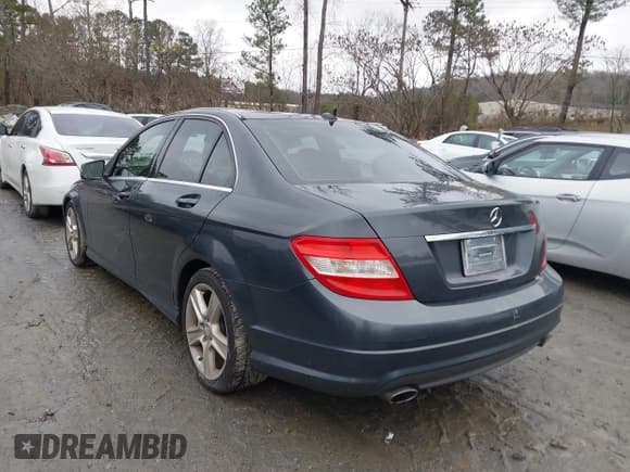✅ 2011 Mercedes-Benz C 300 Sport • VIN: WDDGF8BB7BR186585 • Lot: 43877923. Wystawiony na IAAI z przebiegiem 170 091 mil. Bezpłatny archiwum sprzedaży aukcyjnych z USA i szczegółowy raport historii pojazdu na DreamBid. Zdjęcie 3.
