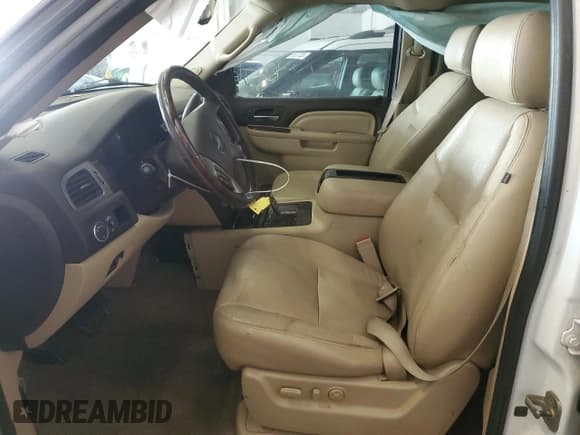 ✅ 2011 GMC Yukon Denali • VIN: 1GKS2EEF4BR312970 • Lot: 71128155. Listed on Copart with 146,067 mi. Free auction sales archive from the USA and detailed vehicle history report at DreamBid. Image 7.