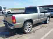 2002 Chevrolet Silverado 1500 LS z VIN 1GCEK14V12Z277928, wystawiony jako IAAI lot #42049150 z przebiegiem 198 414 mil mil oraz . Historia ofert i sprzedaży dostępna na DreamBid. Obrazek 4.