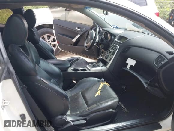 ✅ 2010 Hyundai Genesis Coupe • VIN: KMHHU6KH2AU038218 • Lot: 42437658. Wystawiony na IAAI z przebiegiem 172 440 mil. Bezpłatny archiwum sprzedaży aukcyjnych z USA i szczegółowy raport historii pojazdu na DreamBid. Zdjęcie 5.