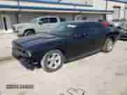 2014 Dodge Challenger SXT z VIN 2C3CDYAG4EH116448, wystawiony jako Copart lot #74385454 z przebiegiem 239 499 mil mil oraz Czysty tytuł • Clean title. Historia ofert i sprzedaży dostępna na DreamBid. Obrazek 1.