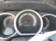 ✅ 2013 Toyota Tacoma • VIN: 5TFJX4CN7DX027661 • Lot: 43078295. Wystawiony na Copart z przebiegiem Nie podano. Bezpłatny archiwum sprzedaży aukcyjnych z USA i szczegółowy raport historii pojazdu na DreamBid. Zdjęcie 9.