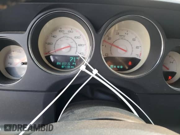 2013 Dodge Challenger SXT z VIN 2C3CDYAG8DH530525, wystawiony jako Copart lot #64064784 z przebiegiem 87 118 mil mil oraz Szkoda całkowita • Salvage title. Historia ofert i sprzedaży dostępna na DreamBid. Obrazek 9.