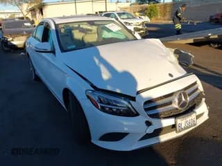 ✅ 2019 Mercedes-Benz C 300 • VIN: WDDWF8DB8KR483163 • Lot: 43544574. Wystawiony na IAAI z przebiegiem 71 998 mil. Bezpłatny archiwum sprzedaży aukcyjnych z USA i szczegółowy raport historii pojazdu na DreamBid. Zdjęcie 1.