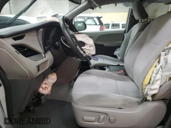 ✅ 2020 Toyota Sienna LE Auto Access Seat • VIN: 5TDKZ3DC6LS071824 • Lot: 55056285. Listed on Copart with 100,214 mi. Free auction sales archive from the USA and detailed vehicle history report at DreamBid. Image 7.