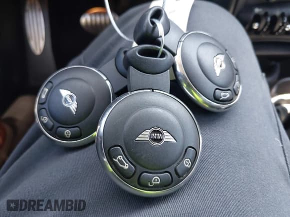 ✅ 2015 MINI Countryman S • VIN: WMWZC3C5XFWT02566 • Lot: 42408045. Wystawiony na IAAI z przebiegiem 114 822 mil. Bezpłatny archiwum sprzedaży aukcyjnych z USA i szczegółowy raport historii pojazdu na DreamBid. Zdjęcie 11.