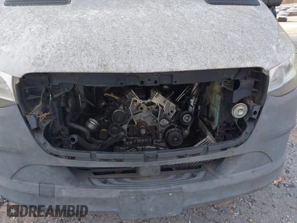 ✅ 2019 Mercedes-Benz Sprinter Cargo • VIN: WD4PF1CD6KT013621 • Lot: 43759034. Listed on IAAI with 134,672 mi. Free auction sales archive from the USA and detailed vehicle history report at DreamBid. Image 6.