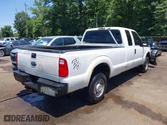 ✅ 2011 Ford F-250 XL • VIN: 1FT7X2B61BEB17857 • Lot: 42558817. Listed on IAAI with 161,205 mi. Free auction sales archive from the USA and detailed vehicle history report at DreamBid. Image 4.