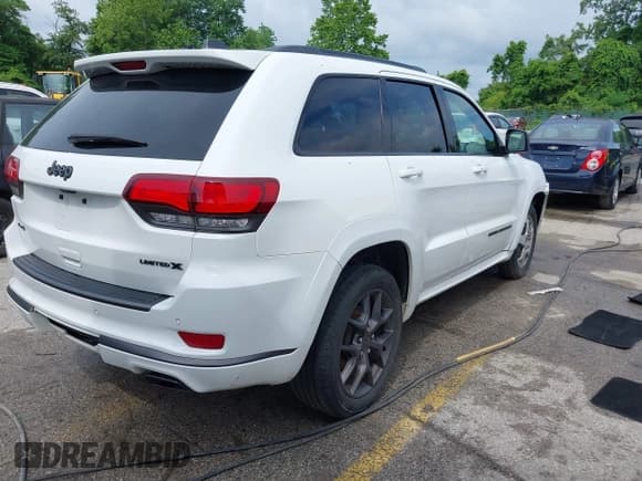 ✅ 2020 Jeep Grand Cherokee Limited • VIN: 1C4RJFBG2LC235312 • Лот: 42446904. Опубликован ранее на IAAI с пробегом 106 931 миль. Бесплатный доступ к архиву аукционных продаж из США и подробный отчёт об истории автомобиля на DreamBid. Изображение 4.