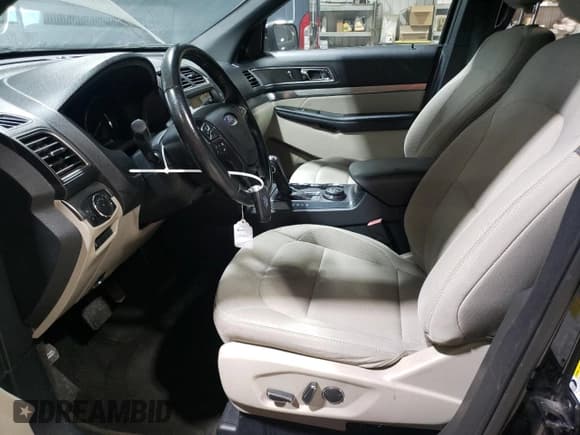 ✅ 2018 Ford Explorer XLT • VIN: 1FM5K8DH4JGB60000 • Лот: 90888845. Опубликован ранее на Copart с пробегом 189 186 миль. Бесплатный доступ к архиву аукционных продаж из США и подробный отчёт об истории автомобиля на DreamBid. Изображение 7.