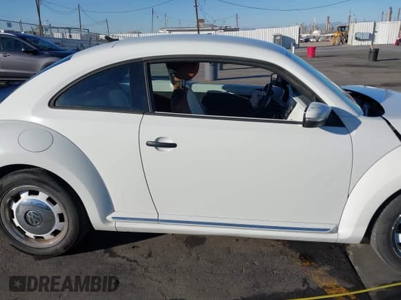 ✅ 2015 Volkswagen Beetle Fleet Edition • VIN: 3VWF17AT2FM604838 • Lot: 40814174. Listed on IAAI with Not provided. Free auction sales archive from the USA and detailed vehicle history report at DreamBid. Image 14.