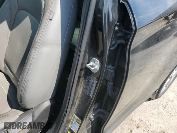 ✅ 2019 Hyundai Kona SE • VIN: KM8K12AA6KU266686 • Лот: 67202544. Опубликован ранее на Copart с пробегом 127 756 миль. Бесплатный доступ к архиву аукционных продаж из США и подробный отчёт об истории автомобиля на DreamBid. Изображение 13.