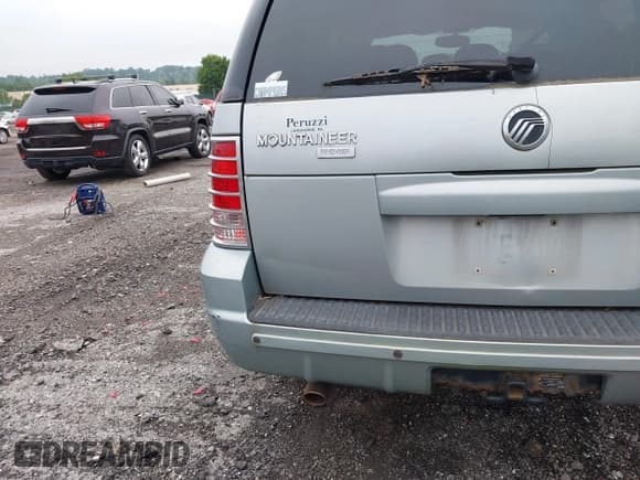 ✅ 2005 Mercury Mountaineer • VIN: 4M2DU86E25ZJ20760 • Лот: 42512014. Опубликован ранее на IAAI с пробегом 120 923 миль. Бесплатный доступ к архиву аукционных продаж из США и подробный отчёт об истории автомобиля на DreamBid. Изображение 6.