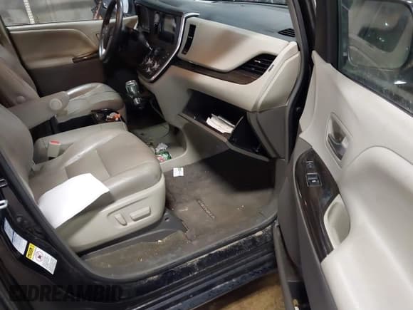 ✅ 2017 Toyota Sienna XLE • VIN: 5TDDZ3DC1HS156781 • Lot: 41457089. Listed on IAAI with 189,921 mi. Free auction sales archive from the USA and detailed vehicle history report at DreamBid. Image 5.