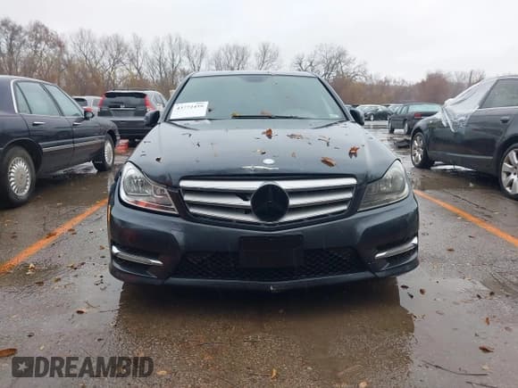✅ 2013 Mercedes-Benz C 300 Luxury • VIN: WDDGF8AB9DR245916 • Lot: 43772459. Wystawiony na IAAI z przebiegiem 178 935 mil. Bezpłatny archiwum sprzedaży aukcyjnych z USA i szczegółowy raport historii pojazdu na DreamBid. Zdjęcie 13.
