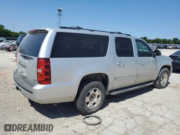 2010 Chevrolet Suburban LT с VIN 1GNUCJE07AR268765, выставлен на аукционе Copart как лот 56486185 с пробегом 237 731 миль миль и Чистый • Clean title. История ставок и продаж доступна на DreamBid. Изображение 3.