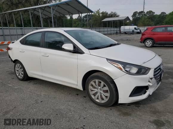2019 Hyundai Accent SE z VIN 3KPC24A3XKE061485, wystawiony jako Copart lot #49278244 z przebiegiem 102 482 mil mil oraz . Historia ofert i sprzedaży dostępna na DreamBid. Obrazek 4.
