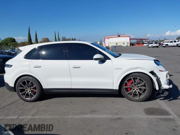 ✅ 2024 Porsche Cayenne S E-Hybrid • VIN: WP1AN2AY3RDA40230 • Lot: 43501413. Listed on IAAI with 16,614 mi. Free auction sales archive from the USA and detailed vehicle history report at DreamBid. Image 13.
