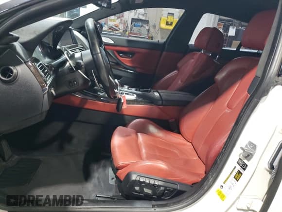 ✅ 2014 BMW M6 • VIN: WBS6C9C59ED467147 • Lot: 90459945. Wystawiony na Copart z przebiegiem 139 640 mil. Bezpłatny archiwum sprzedaży aukcyjnych z USA i szczegółowy raport historii pojazdu na DreamBid. Zdjęcie 7.