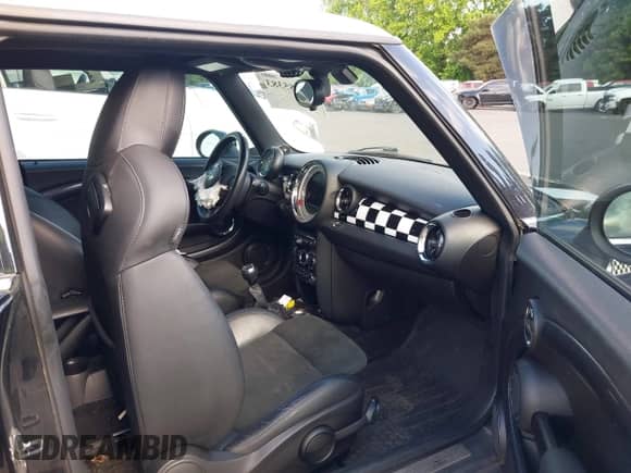 2013 MINI Hardtop S with VIN WMWSV3C53DT477574, listed as a IAAI auction lot 42385383 with 81,312 mi miles and . Bid and sale history available at DreamBid. Image 5.