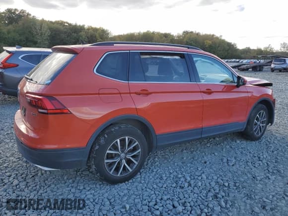 ✅ 2019 Volkswagen Tiguan SE • VIN: 3VV2B7AX8KM135509 • Lot: 86235465. Listed on Copart with 82,331 mi. Free auction sales archive from the USA and detailed vehicle history report at DreamBid. Image 3.