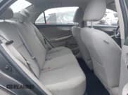 ✅ 2012 Toyota Corolla LE • VIN: 2T1BU4EE5CC792939 • Lot: 42777597. Wystawiony na IAAI z przebiegiem 236 000 mil. Bezpłatny archiwum sprzedaży aukcyjnych z USA i szczegółowy raport historii pojazdu na DreamBid. Zdjęcie 8.