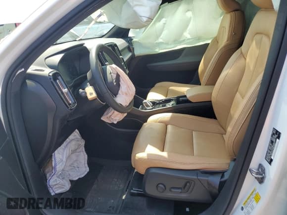 ✅ 2019 Volvo XC40 Inscription • VIN: YV4162UL5K2069273 • Lot: 64912823. Listed on Copart with 8,553 mi. Free auction sales archive from the USA and detailed vehicle history report at DreamBid. Image 7.