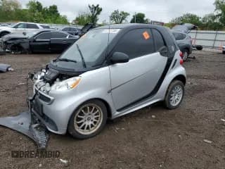 ✅ 2014 Smart fortwo Passion • VIN: WMEEJ9AA7EK736218 • Lot: 57777735. Wystawiony na Copart z przebiegiem Nie podano. Bezpłatny archiwum sprzedaży aukcyjnych z USA i szczegółowy raport historii pojazdu na DreamBid. Zdjęcie 1.