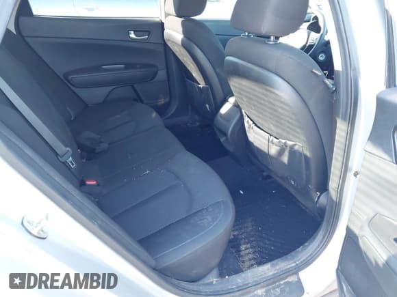 ✅ 2017 Kia Optima LX • VIN: 5XXGT4L36HG148361 • Lot: 43533989. Wystawiony na IAAI z przebiegiem 104 624 mil. Bezpłatny archiwum sprzedaży aukcyjnych z USA i szczegółowy raport historii pojazdu na DreamBid. Zdjęcie 8.