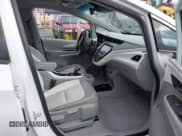 ✅ 2017 Chevrolet Bolt EV Premier • VIN: 1G1FX6S02H4134494 • Lot: 41761891. Wystawiony na IAAI z przebiegiem 123 033 mil. Bezpłatny archiwum sprzedaży aukcyjnych z USA i szczegółowy raport historii pojazdu na DreamBid. Zdjęcie 5.