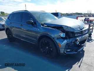 ✅ 2021 Volkswagen Tiguan SE • VIN: 3VV3B7AX2MM107938 • Lot: 43688391. Wystawiony na IAAI z przebiegiem 50 518 mil. Bezpłatny archiwum sprzedaży aukcyjnych z USA i szczegółowy raport historii pojazdu na DreamBid. Zdjęcie 1.