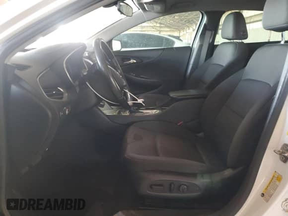 2019 Chevrolet Malibu RS z VIN 1G1ZG5ST3KF208941, wystawiony jako Copart lot #89850635 z przebiegiem 131 230 mil mil oraz Czysty tytuł • Clean title. Historia ofert i sprzedaży dostępna na DreamBid. Obrazek 7.