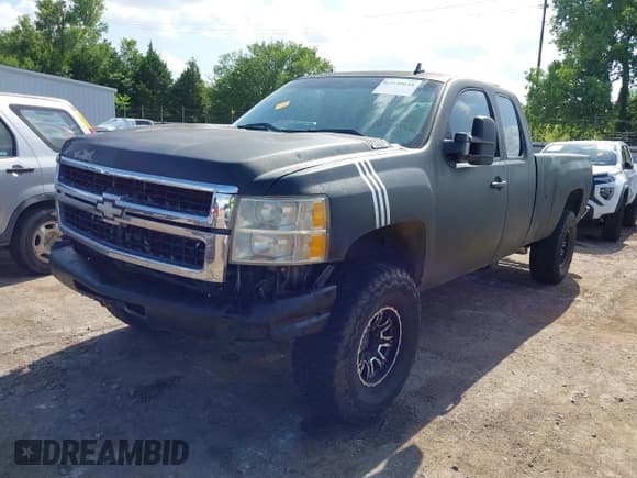 ✅ 2008 Chevrolet Silverado 2500HD 1LT • VIN: 1GCHK29KX8E163363 • Lot: 42540648. Wystawiony na IAAI z przebiegiem 242 555 mil. Bezpłatny archiwum sprzedaży aukcyjnych z USA i szczegółowy raport historii pojazdu na DreamBid. Zdjęcie 18.