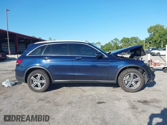 ✅ 2022 Mercedes-Benz GLC 300 • VIN: W1N0G8DB7NG036782 • Lot: 43504489. Listed on IAAI with 25,626 mi. Free auction sales archive from the USA and detailed vehicle history report at DreamBid. Image 13.