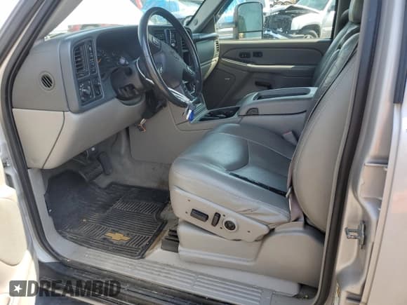 ✅ 2004 Chevrolet Suburban LT • VIN: 1GNFK16Z74J199944 • Лот: 62146315. Опубликован ранее на Copart с пробегом 220 420 миль. Бесплатный доступ к архиву аукционных продаж из США и подробный отчёт об истории автомобиля на DreamBid. Изображение 7.