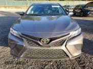 ✅ 2020 Toyota Camry SE • VIN: 4T1G11AK6LU328016 • Lot: 85437415. Wystawiony na Copart z przebiegiem 86 679 mil. Bezpłatny archiwum sprzedaży aukcyjnych z USA i szczegółowy raport historii pojazdu na DreamBid. Zdjęcie 5.