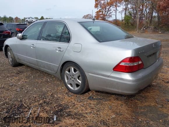 ✅ 2004 Lexus LS 430 • VIN: JTHBN36F640167443 • Lot: 43642617. Listed on IAAI with 168,188 mi. Free auction sales archive from the USA and detailed vehicle history report at DreamBid. Image 3.