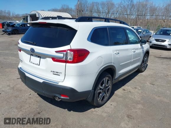 ✅ 2024 Subaru Ascent Limited • VIN: 4S4WMAUD9R3438413 • Lot: 41936607. Listed on IAAI with 4,279 mi. Free auction sales archive from the USA and detailed vehicle history report at DreamBid. Image 4.