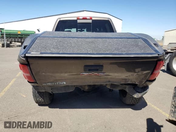 ✅ 2015 GMC Sierra 1500 SLT • VIN: 3GTU2VEC5FG266291 • Лот: 68324495. Опубликован ранее на Copart с пробегом 168 962 миль. Бесплатный доступ к архиву аукционных продаж из США и подробный отчёт об истории автомобиля на DreamBid. Изображение 6.