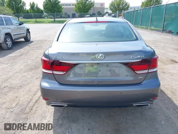 ✅ 2015 Lexus LS 460 • VIN: JTHCL5EFXF5024668 • Lot: 42375933. Listed on IAAI with 91,758 mi. Free auction sales archive from the USA and detailed vehicle history report at DreamBid. Image 16.