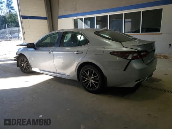 ✅ 2021 Toyota Camry SE • VIN: 4T1G11AK1MU555101 • Lot: 82509695. Listed on Copart with 195,341 mi. Free auction sales archive from the USA and detailed vehicle history report at DreamBid. Image 2.