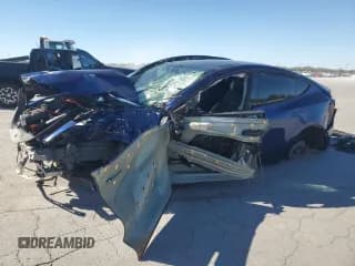 ✅ 2024 Tesla Model Y Performance • VIN: 7SAYGDEF5RA288339 • Lot: 89541565. Wystawiony na Copart z przebiegiem Nie podano. Bezpłatny archiwum sprzedaży aukcyjnych z USA i szczegółowy raport historii pojazdu na DreamBid. Zdjęcie 1.