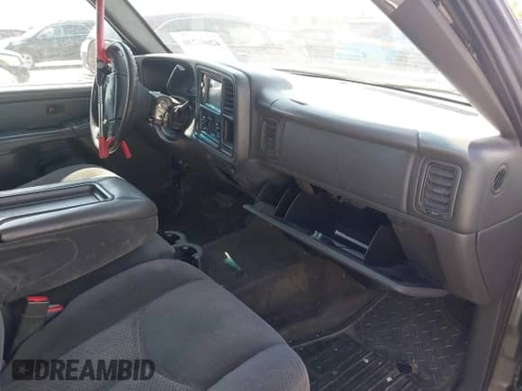 2006 Chevrolet Silverado 1500 LT1 z VIN 2GCEK13Z961269076, wystawiony jako IAAI lot #42697230 z przebiegiem 283 980 mil mil oraz . Historia ofert i sprzedaży dostępna na DreamBid. Obrazek 5.