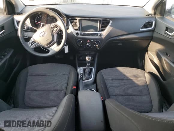 ✅ 2021 Hyundai Accent SE • VIN: 3KPC24A65ME135179 • Lot: 62889944. Wystawiony na Copart z przebiegiem 27 488 mil. Bezpłatny archiwum sprzedaży aukcyjnych z USA i szczegółowy raport historii pojazdu na DreamBid. Zdjęcie 8.