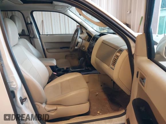 ✅ 2009 Ford Escape Limited • VIN: 1FMCU04759KB95048 • Lot: 43150260. Wystawiony na IAAI z przebiegiem 289 920 mil. Bezpłatny archiwum sprzedaży aukcyjnych z USA i szczegółowy raport historii pojazdu na DreamBid. Zdjęcie 5.