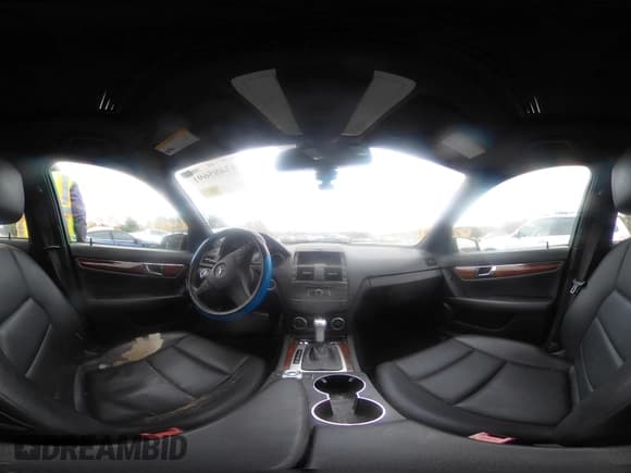 ✅ 2011 Mercedes-Benz C 300 Sport • VIN: WDDGF8BB1BR145322 • Lot: 43485691. Wystawiony na IAAI z przebiegiem 147 203 mil. Bezpłatny archiwum sprzedaży aukcyjnych z USA i szczegółowy raport historii pojazdu na DreamBid. Zdjęcie 18.