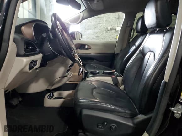 ✅ 2018 Chrysler Pacifica Touring L Plus • VIN: 2C4RC1EG7JR157252 • Lot: 81389925. Listed on Copart with 125,569 mi. Free auction sales archive from the USA and detailed vehicle history report at DreamBid. Image 7.